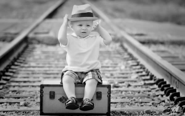 Bambino in bianco e nero