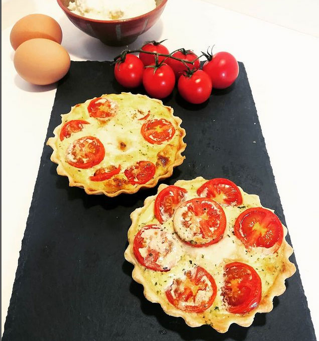 Quiche con caprino e pomodorini